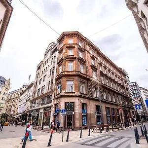 2b & , Budapešť Maďarsko