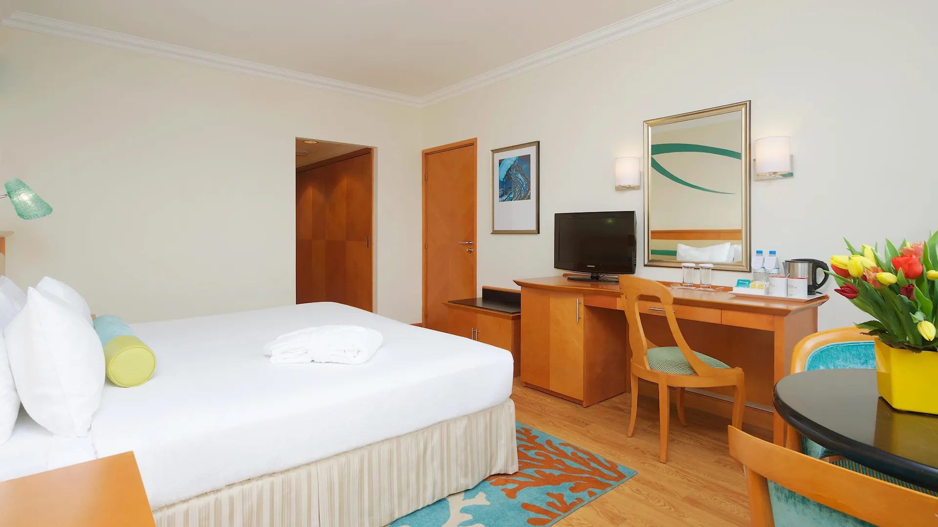 Coral Beach Resort Şarja 4*,
